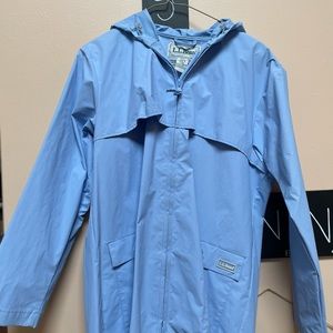 L.L Bean Womens Jacket Rain Coat hooded Nylon. Lightweight. Size MP